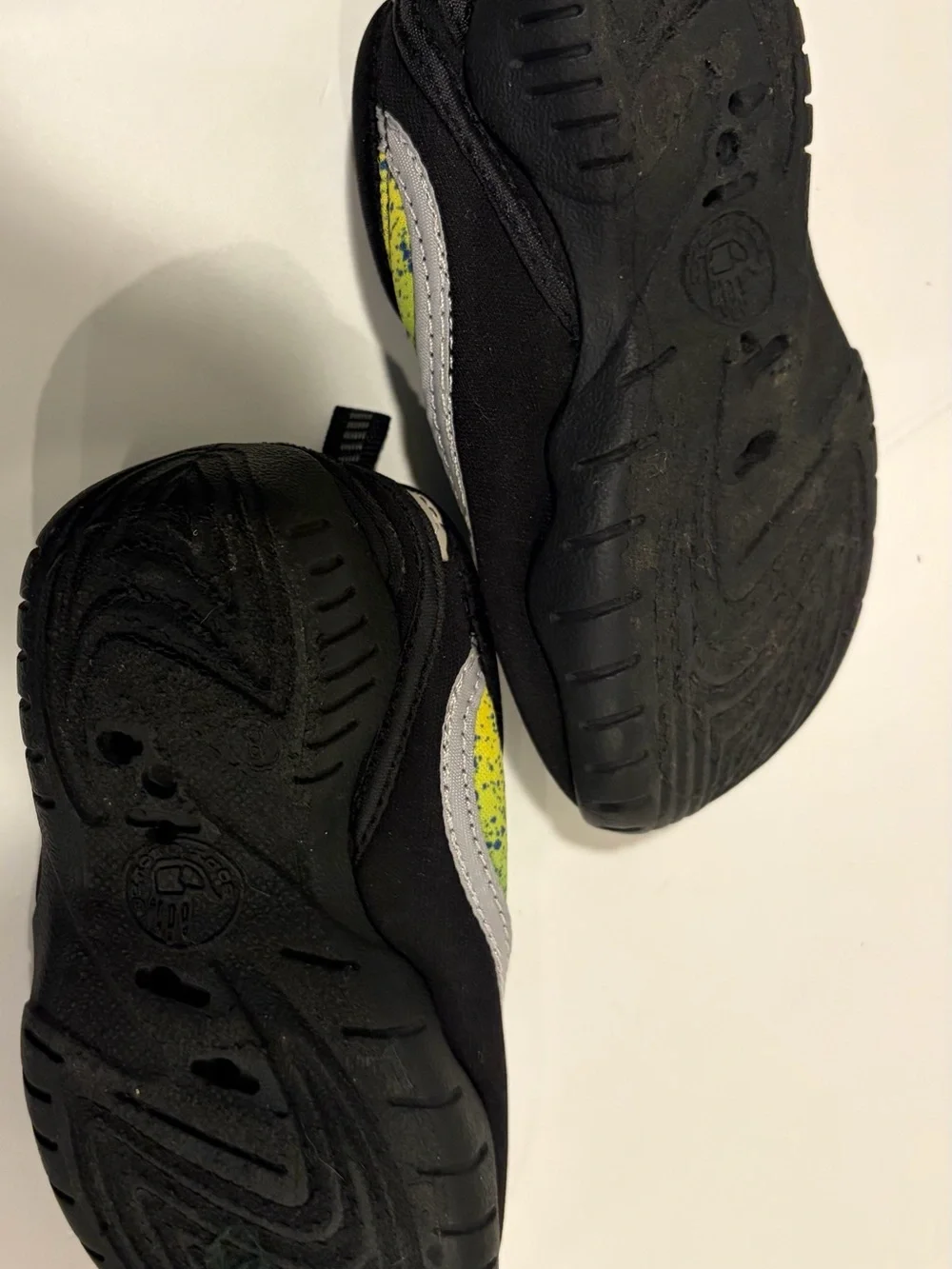 Body Glove Kids Blue and Green Speckled Water Shoes with Black Trim
